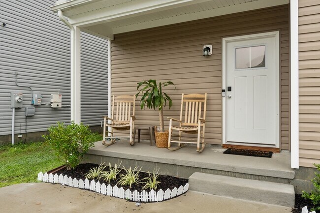 824 Somb Moore Ways in Chesapeake, VA - Building Photo - Building Photo