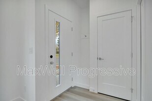 7132-7193 93 St NW in Edmonton, AB - Building Photo