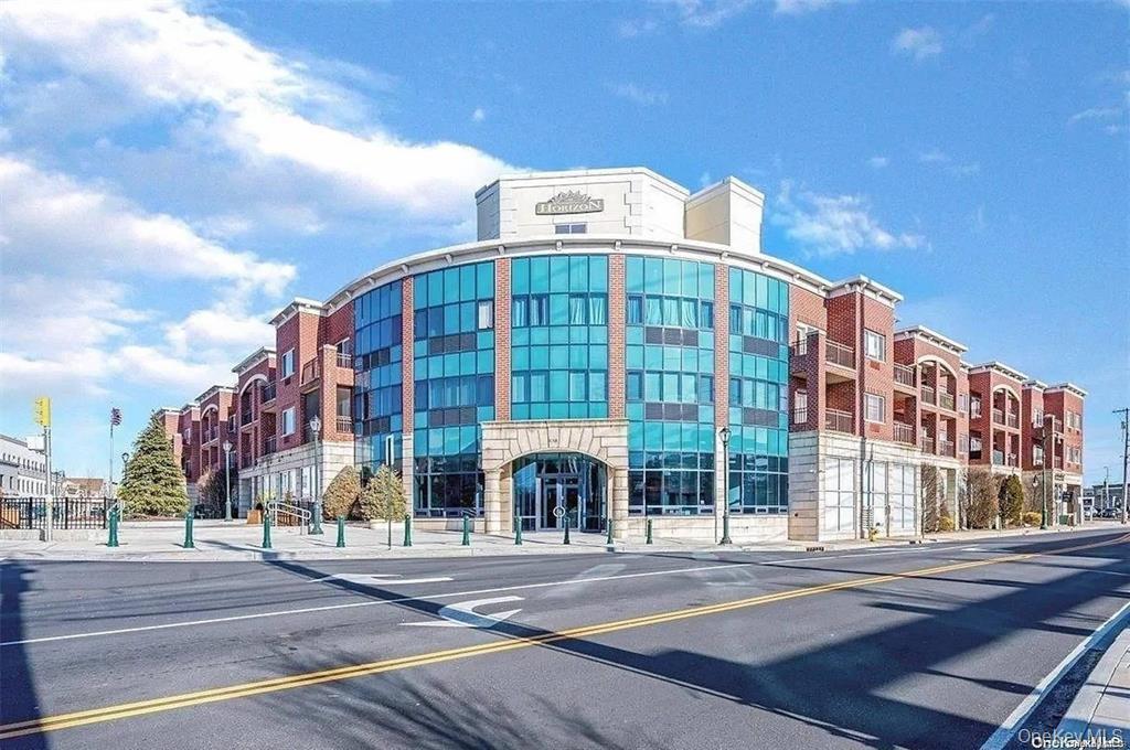 130 Post Ave in Westbury, NY - Building Photo