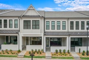 726 Stickley Oak Way in Woodstock, GA - Building Photo