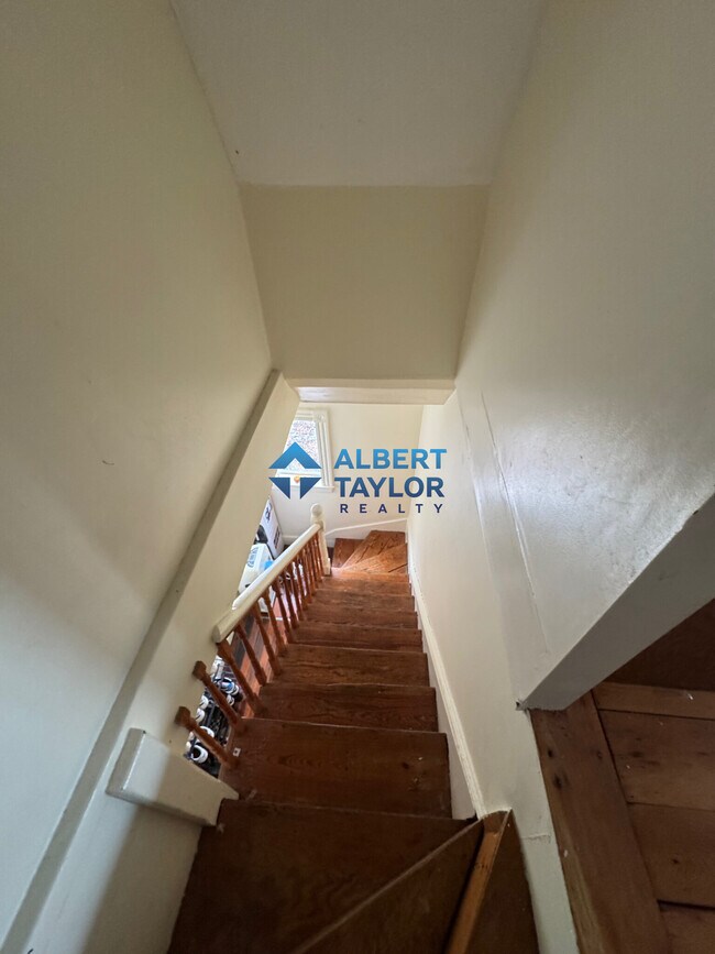 53 Lawn St, Unit 2 in Boston, MA - Foto de edificio - Building Photo
