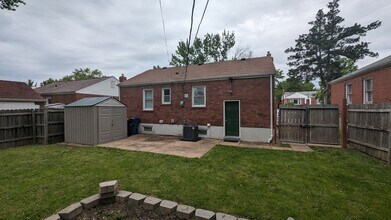 8112 Appleton Dr in University City, MO - Building Photo - Building Photo
