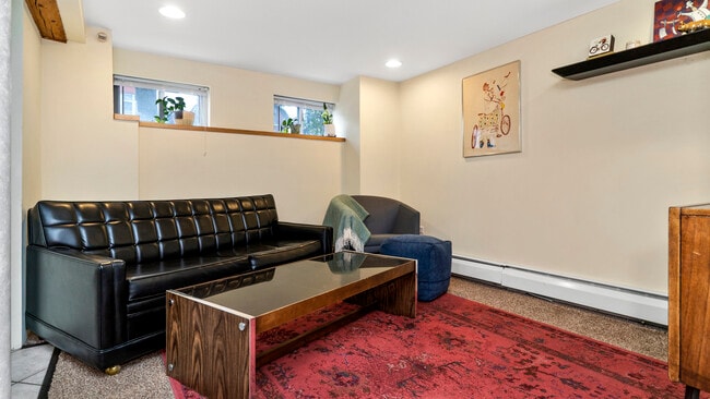 1352 N Oakley Blvd in Chicago, IL - Building Photo - Building Photo