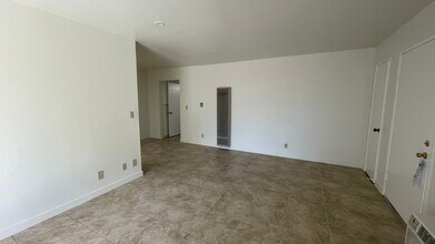 10123 Alondra Blvd, Unit 6 in Bellflower, CA - Building Photo - Building Photo