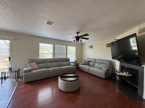 5519 Spring Walk in San Antonio, TX - Building Photo - Building Photo