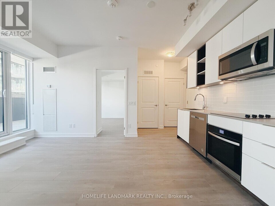 543-1543 Richmond St W in Toronto, ON - Building Photo