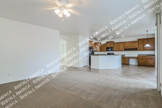 14332 W Crocus Dr in Surprise, AZ - Foto de edificio - Building Photo