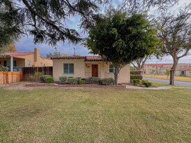 2350 Marengo Ave in Altadena, CA - Building Photo
