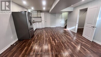 15 Birchpark Dr in Whitby, ON - Building Photo - Building Photo