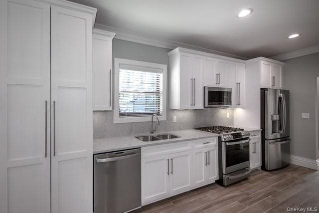 576 Scranton Ave in Lynbrook, NY - Building Photo - Building Photo