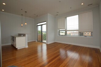 1609 W Warren Blvd, Unit 407 in Chicago, IL - Building Photo - Building Photo