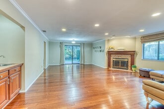 39 Wimbledon Dr in Roslyn, NY - Building Photo - Building Photo