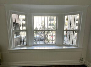 932 Albany St in Los Angeles, CA - Foto de edificio - Interior Photo