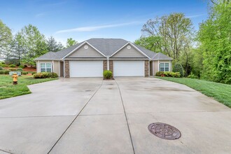 1692 Preston Woods Dr in Winston-Salem, NC - Building Photo - Building Photo