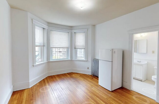 279 Massachusetts Ave, Unit 14