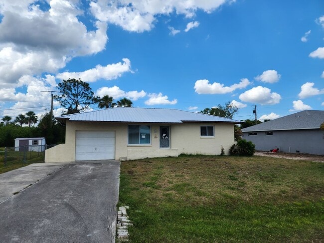 13032 Ninth St in Ft. Myers, FL - Building Photo - Building Photo
