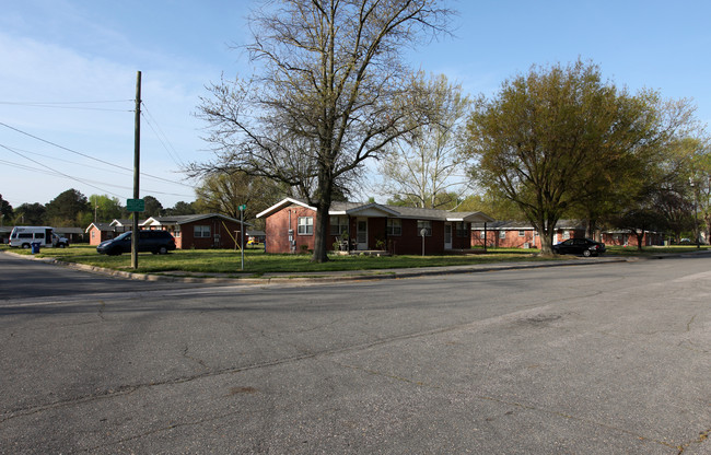 Wilson Terrace Apartments in Selma, NC - Building Photo - Building Photo