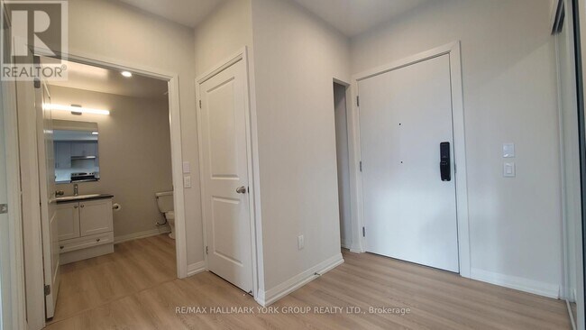 13042 Yonge St in Richmond Hill, ON - Building Photo - Building Photo