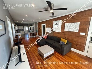 1427 Burnet St in San Antonio, TX - Foto de edificio - Building Photo