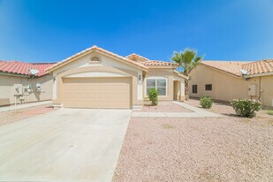 13486 W Young St in Surprise, AZ - Building Photo