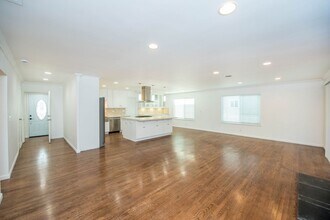 1300 Londonderry St in Costa Mesa, CA - Building Photo - Building Photo