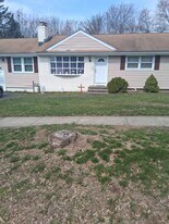 195 Emerald Pl, Unit #2 in Stratford, CT - Building Photo