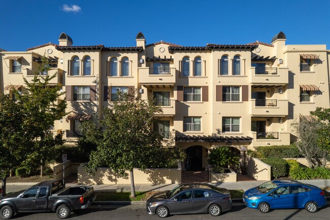 Rosewood Villas in Los Angeles, CA - Building Photo - Building Photo