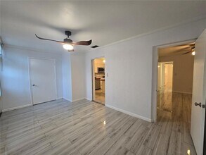 211 Pasadena Ave N, Unit 109 in St. Petersburg, FL - Foto de edificio - Building Photo