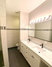 1213 Noble St in Philadelphia, PA - Foto de edificio - Building Photo