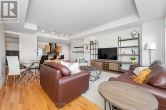 1422 Wellington St in Ottawa, ON - Building Photo - Building Photo