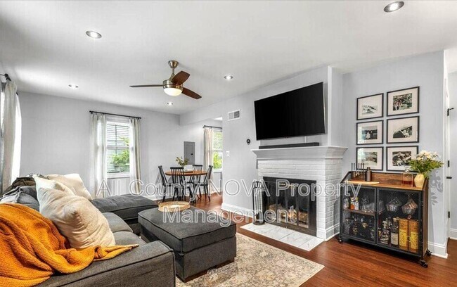 6666 Barrett Rd in Falls Church, VA - Building Photo - Building Photo