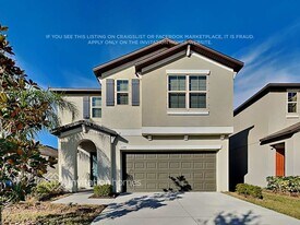11105 Riley Pines Cir in Gibsonton, FL - Building Photo