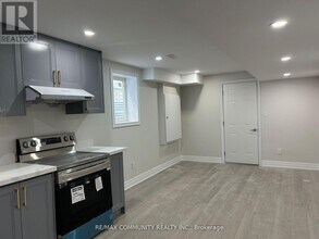 133 Micklefield Ave in Whitby, ON - Building Photo - Building Photo