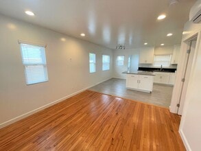 584 San Clemente St in Ventura, CA - Building Photo - Building Photo