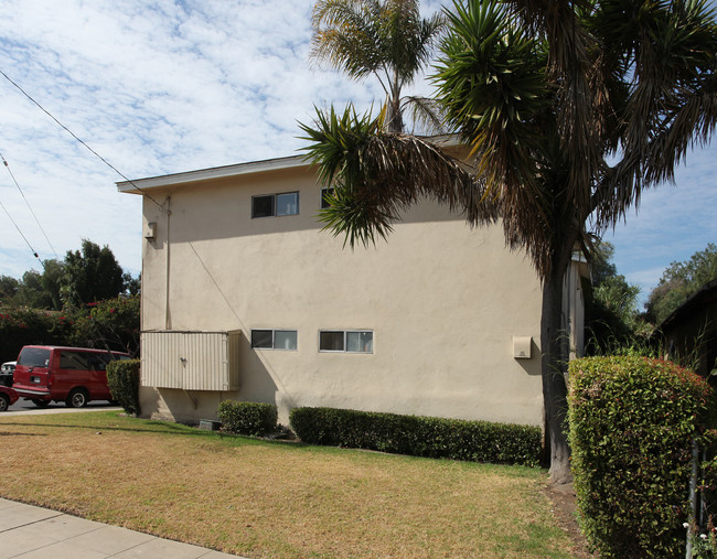 1702 Una St in San Diego, CA - Building Photo - Building Photo