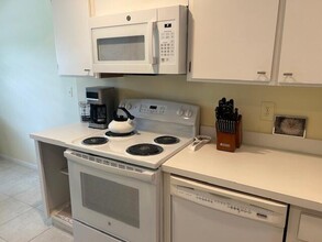 19 Westgate Ln in Boynton Beach, FL - Building Photo - Building Photo