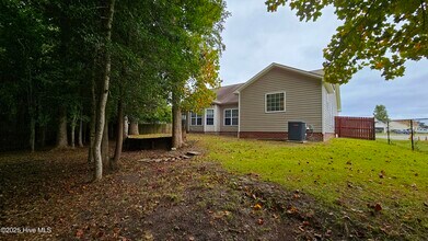 300 Buoy Ct in Swansboro, NC - Building Photo - Building Photo