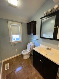 396 Washington St, Unit Apt #1 in Taunton, MA - Building Photo - Building Photo