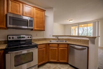 3835 Elijah Ct-Unit -524 in San Diego, CA - Foto de edificio - Building Photo