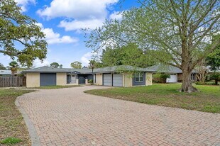 6 Pinehurst Dr in Shalimar, FL - Building Photo