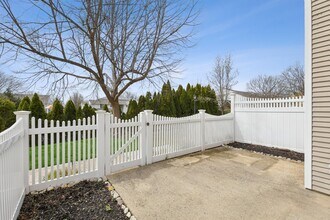 73 Ashley Ct in Bedminster, NJ - Building Photo - Building Photo