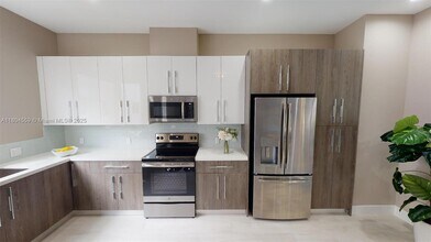 614 NE 12th Ave in Fort Lauderdale, FL - Building Photo - Building Photo