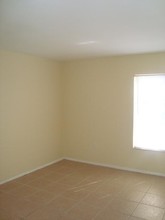 8628 Tahoe Ct-Unit -2 in Tampa, FL - Building Photo - Building Photo
