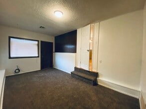 3901 S Youngs Blvd in Oklahoma City, OK - Building Photo - Building Photo