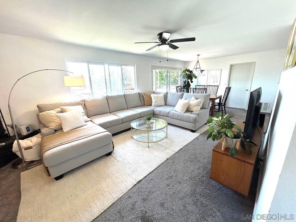 8036 Lemon Ave in La Mesa, CA - Building Photo