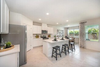 1314 SW Hebner Ave in Port St. Lucie, FL - Building Photo - Building Photo