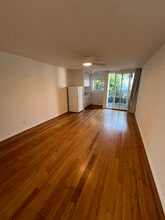 1101 Ocean Front Walk in Venice, CA - Foto de edificio - Building Photo