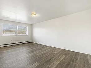 921 W Spencer St in Philadelphia, PA - Foto de edificio - Building Photo