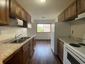 University Terrace Apartments in Minneapolis, MN - Foto de edificio - Building Photo