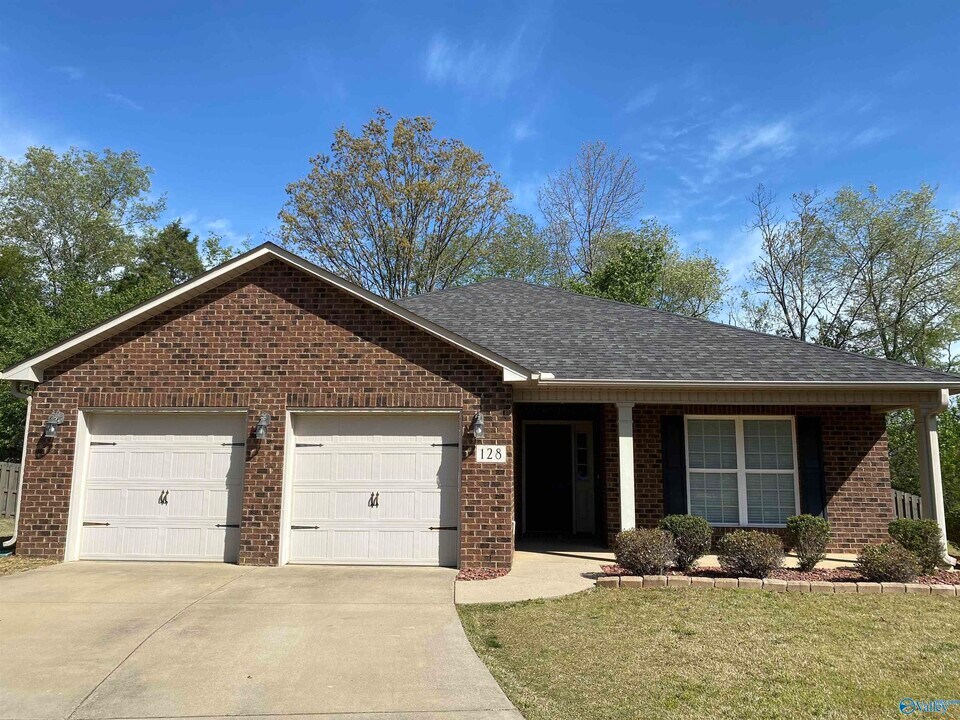 128 Somerset Park Dr in Huntsville, AL - Building Photo